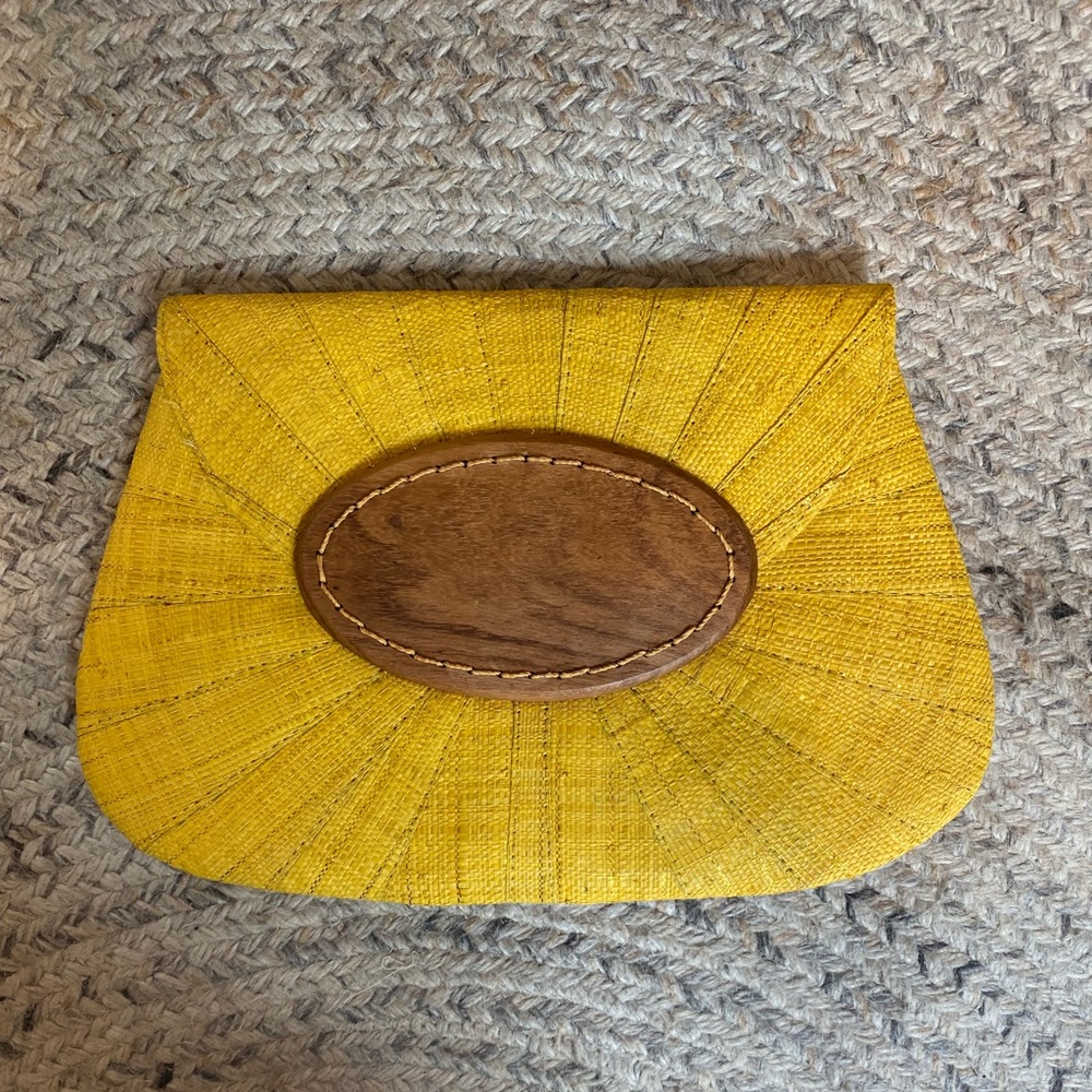 Mar Y Sol summer clutch
